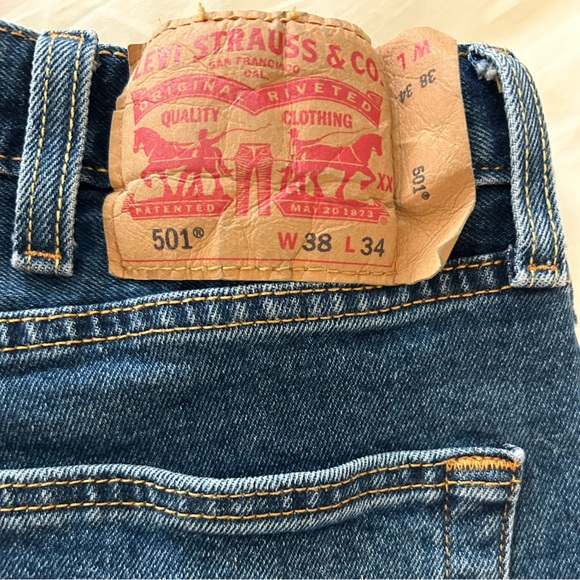 Men’s Levi’s 501 Jeans - Picture 2 of 7